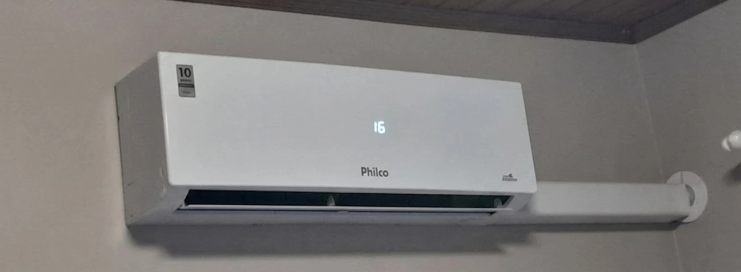Ambiente depois da instalação do ar-condicionado pela MDA, limpo e organizado
